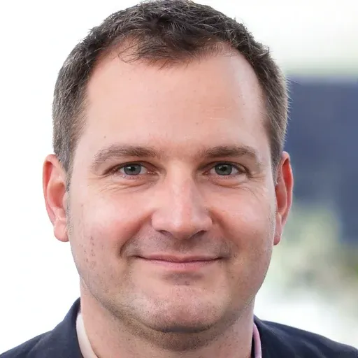 Tomasz L.